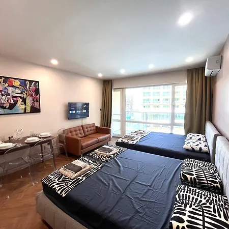 Miramar Front Family Deluxe No Swim Pool Access 아파트 *