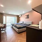 Miramar Front Family Deluxe No Swim Pool Access ساني بيتش