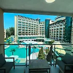 Miramar Front Family Deluxe No Swim Pool Access شقة