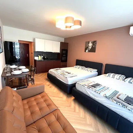 Miramar Front Self Catering Family Deluxe アパート