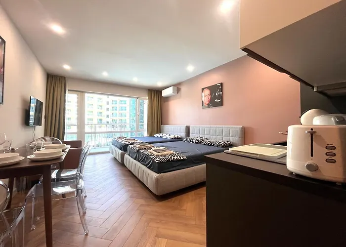 Miramar Front Family Deluxe No Swim Pool Access Slantchev Briag