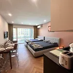 Miramar Front Family Deluxe No Swim Pool Access 公寓 阳光海滩