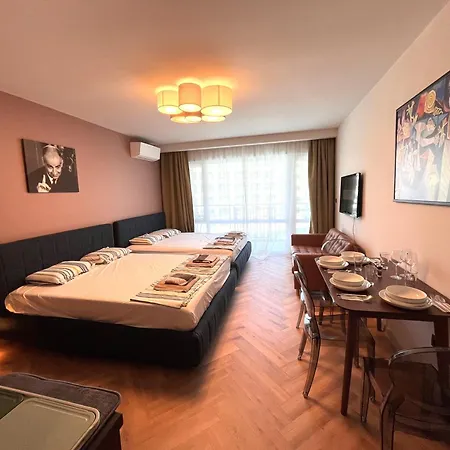 Апартаменты Miramar Front Family Deluxe No Swim Pool Access Солнечный берег
