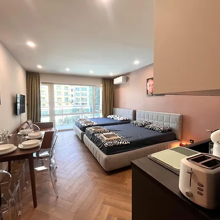 Miramar Front Family Deluxe No Swim Pool Access Апартаменты Солнечный берег
