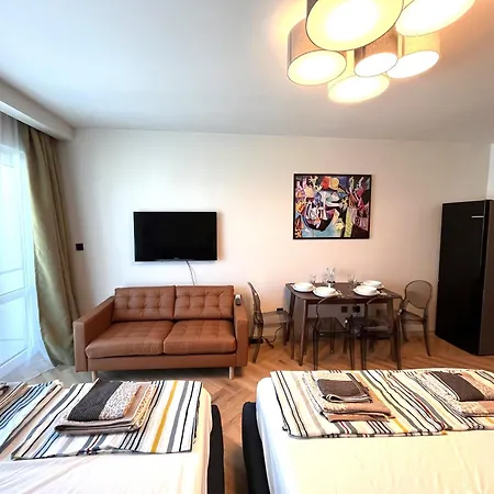 Апартаменты Miramar Front Family Deluxe No Swim Pool Access Солнечный берег